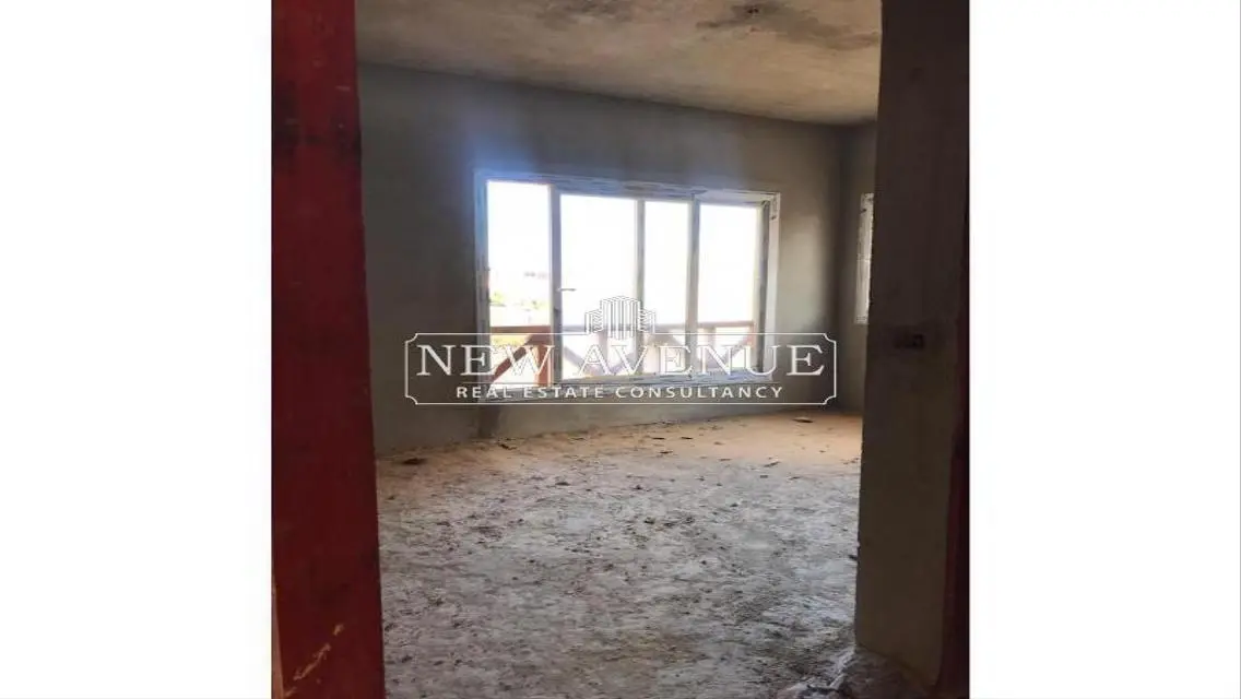 فيلا بموقع و سعر مميز تطل علي البحر و مساحات خضراء