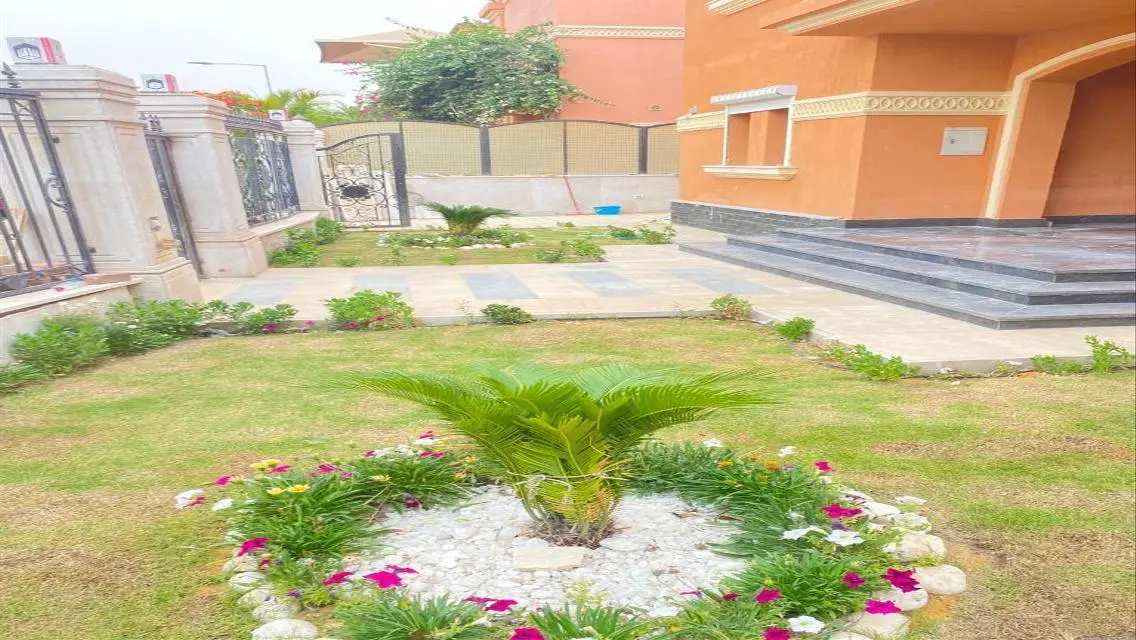 Villa with swimming pool and elevator for sale in