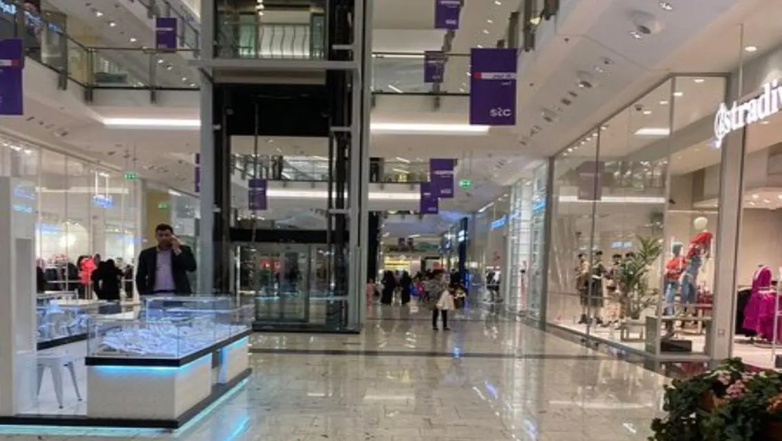 عيادة مميزة على التسعين الشمالى تشطيب كامل