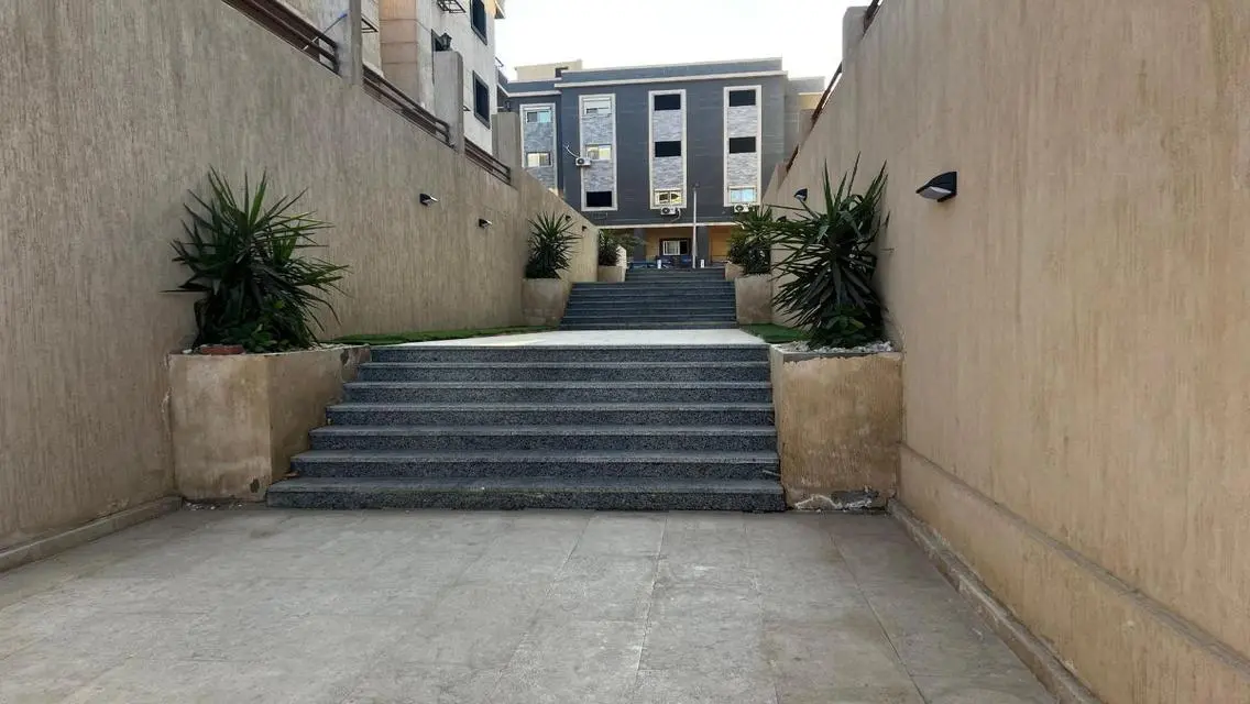 استلام فورى بجوار الجامعة الامريكية مباشرة