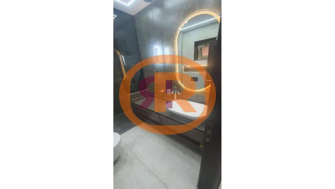 للبيع ستوديو 50 م  متشطب الترا لوكس ب قطامية جيت