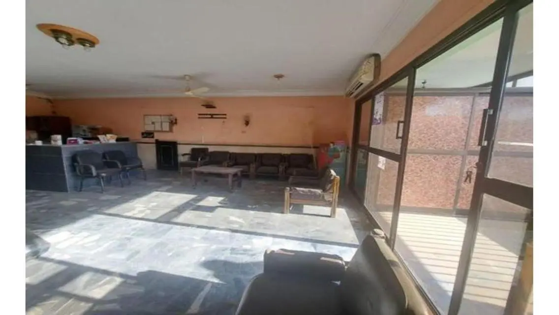 Medical facility for sale near Cleopatra Hospital