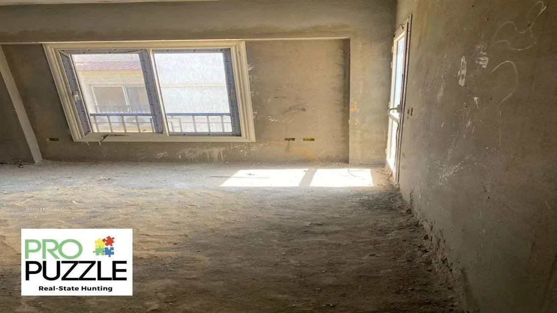للبيع في كمبوند ستون ريزيدنس بنتهاوس فيو مميز