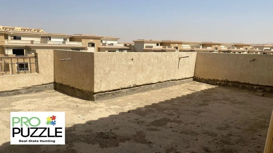 للبيع في كمبوند ستون ريزيدنس بنتهاوس فيو مميز