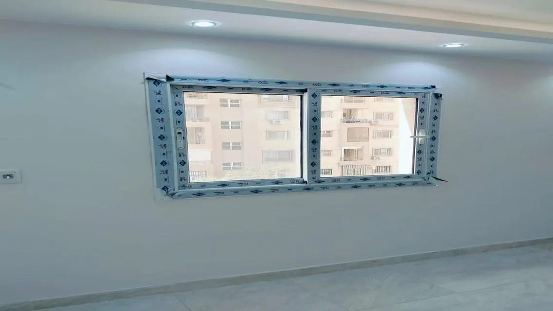 شقة للبيع في B6تشطيبات خاصة اول سكن فيو شارع رئيسي