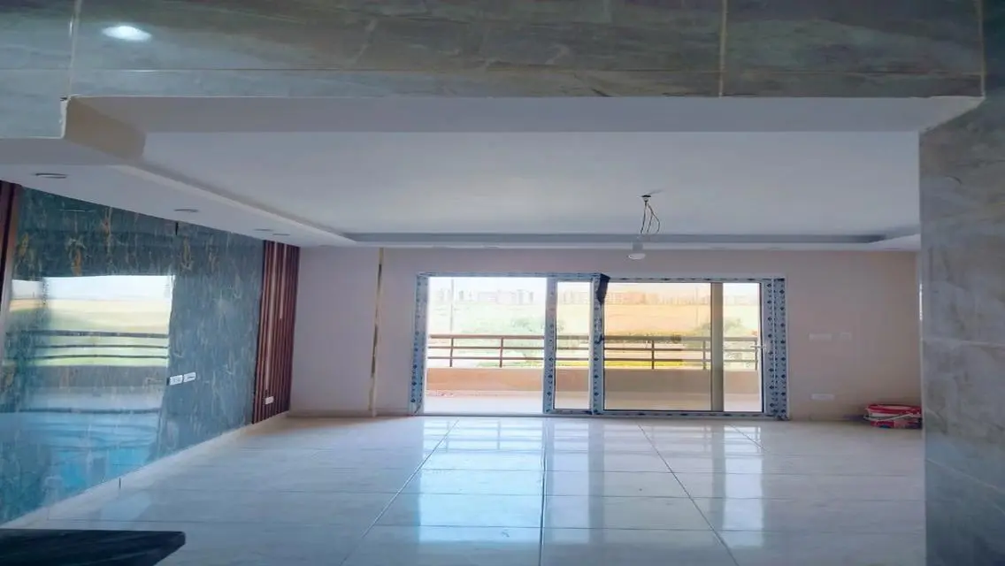 شقة للبيع في B6تشطيبات خاصة اول سكن فيو شارع رئيسي