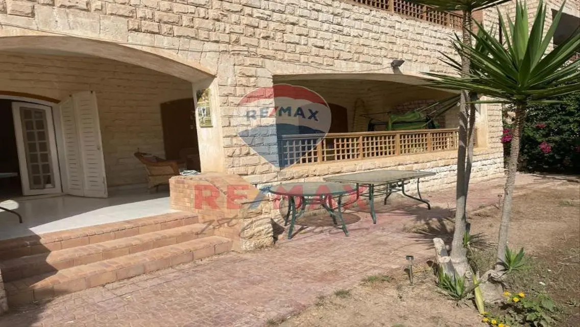 A ground chalet with garden for sale in Marina 6