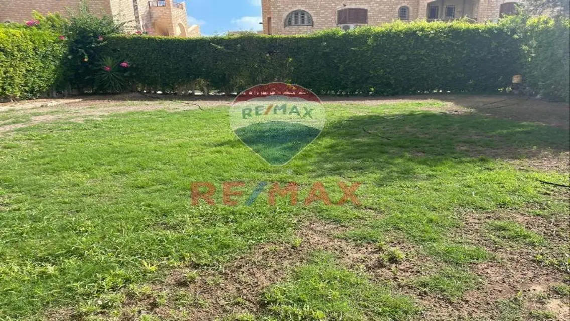 A ground chalet with garden for sale in Marina 6