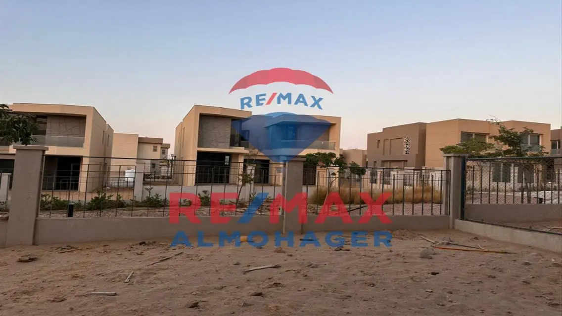 Resale Town Corner + Penthouse - Upfront: 1.6M