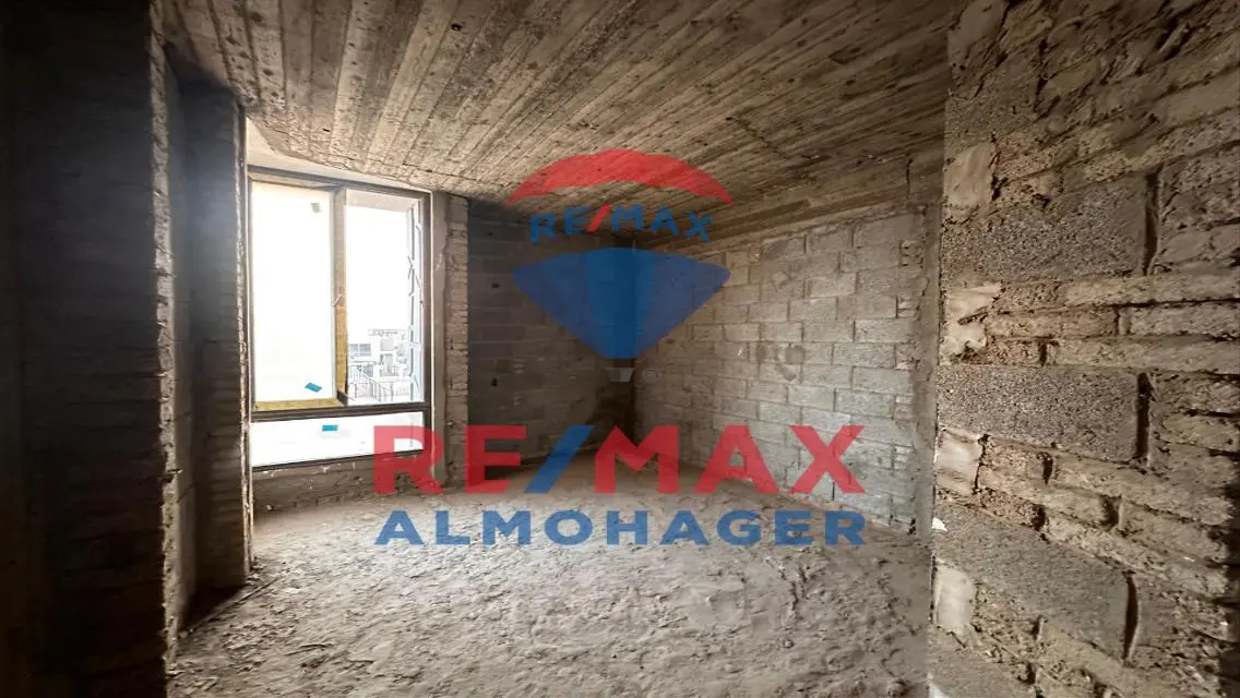 Resale Town Corner + Penthouse - Upfront: 1.6M
