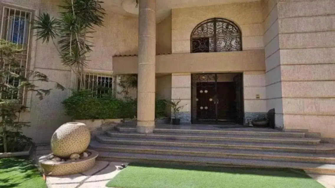 للبيع فيلا فاخرة بحدائق الأهرام - البوابة الأولى 