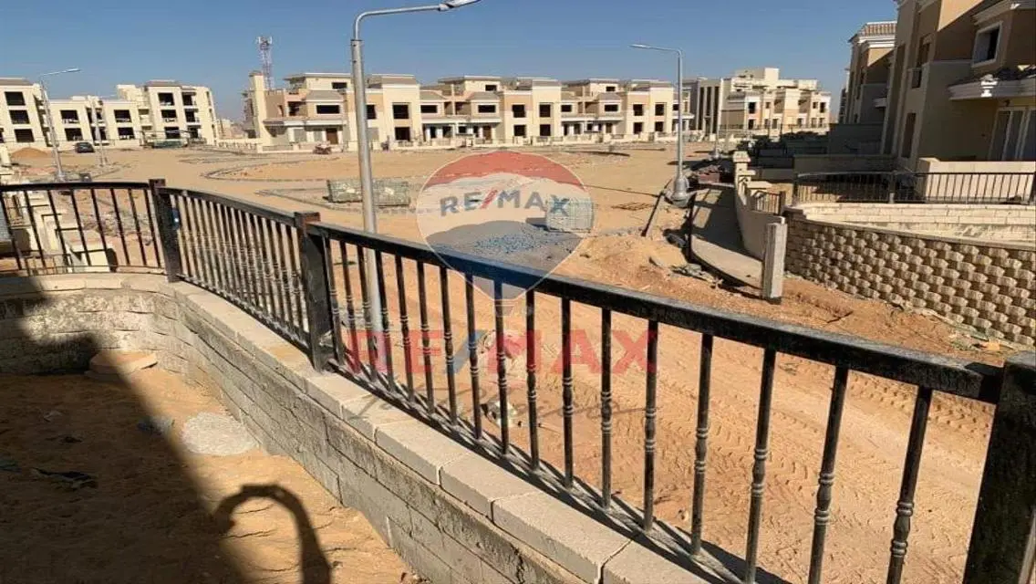 فيلا كورنر بحديقة و روف في موقع متميز جدا بساراي