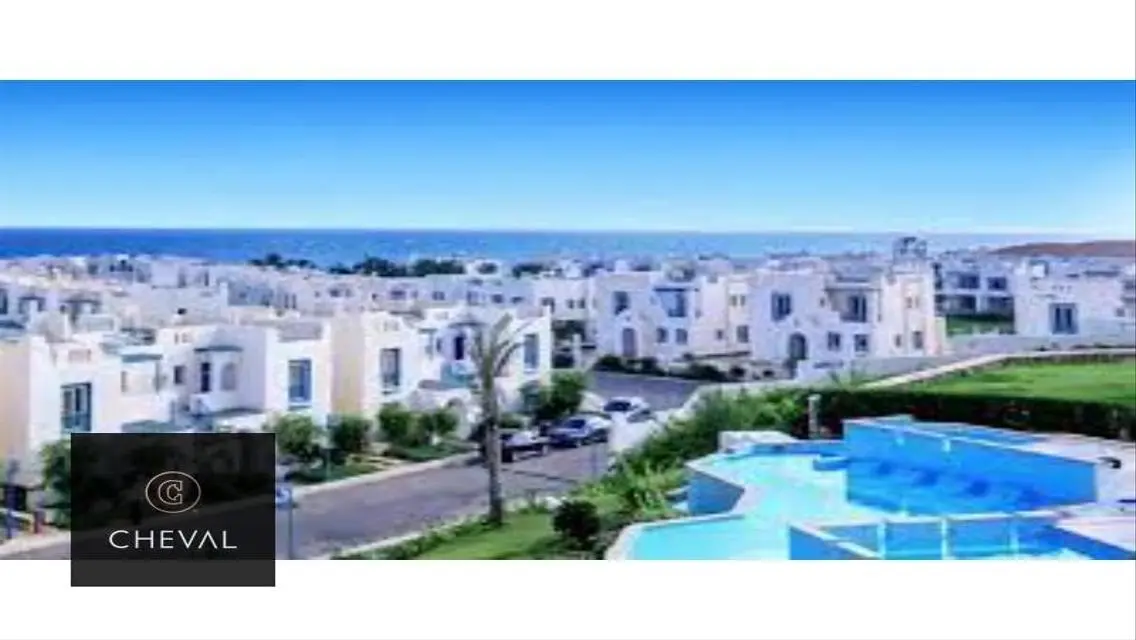 شاليه للبيع متشطب في ماونتن فيو مع تكييفات هدية
