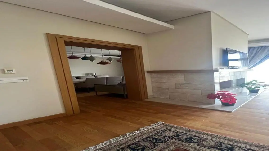 Forty West , 4 rooms , for rent, fully furnished .