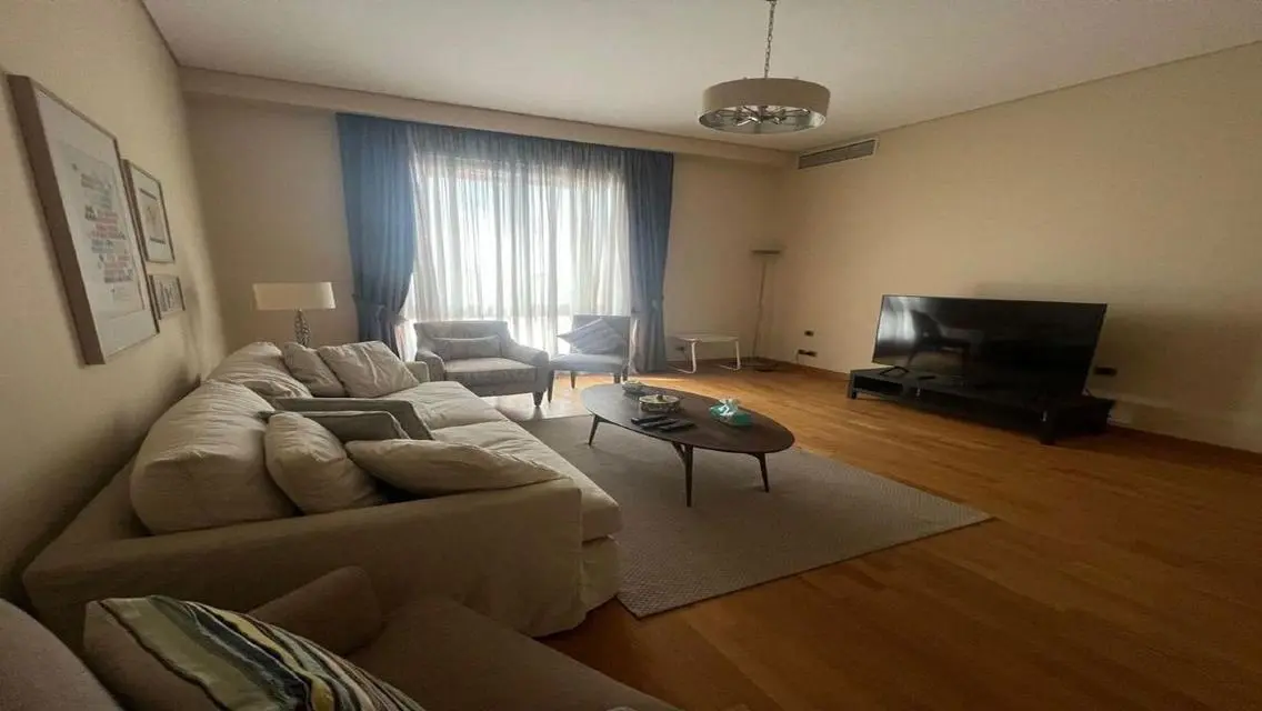 Forty West , 4 rooms , for rent, fully furnished .