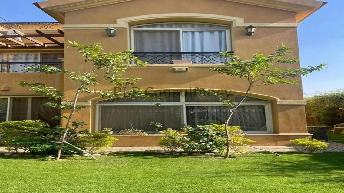 تاون هاوس للبيع فى لاتيرا امام الجامعه الامريكيه