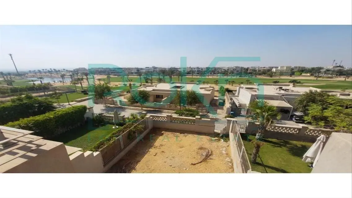 فيلا للبيع بكمبوند بالم هيلز جولف فيو لوكيشن مميز