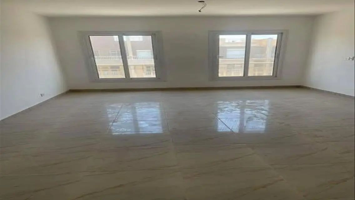شقة مميزة للايجار بمدينتي b3 موقع مميز فيو خيال ..
