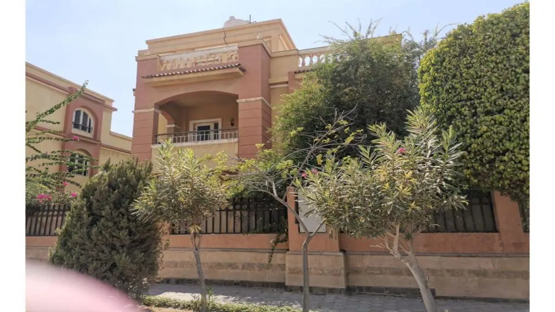 فيلا مستقله 5نوم بالمطبخ و التكيفات في فلور دي فيل