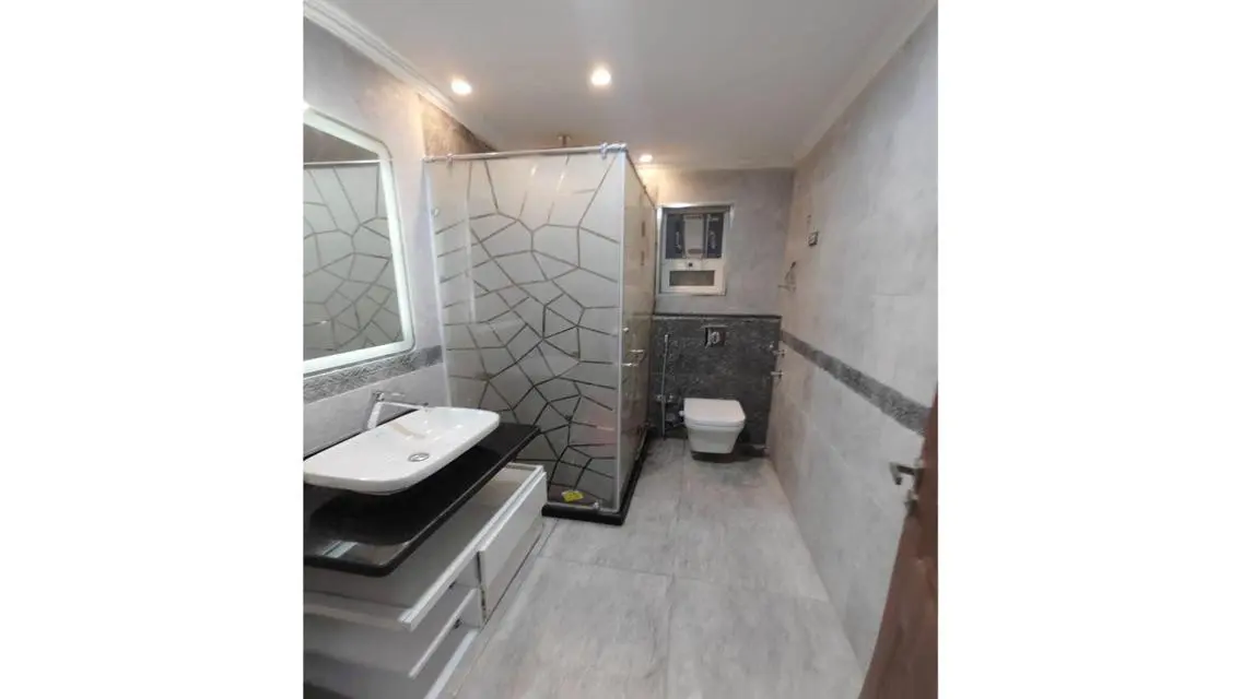3 bedroom fully furnished apartment in The Square