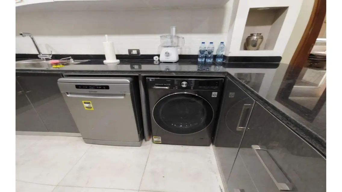 3 bedroom fully furnished apartment in The Square