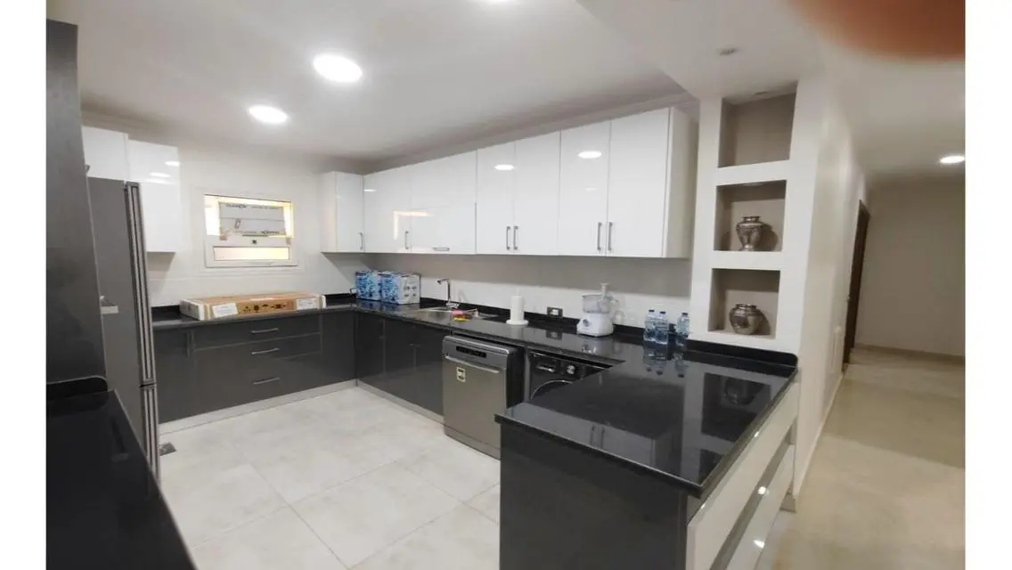 3 bedroom fully furnished apartment in The Square