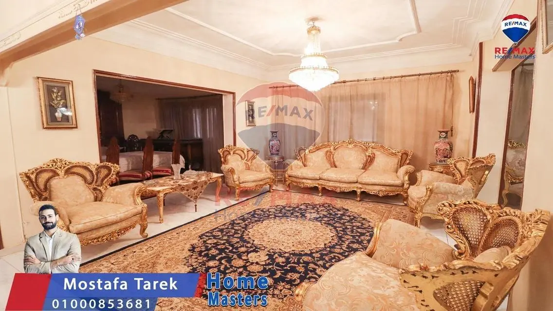 شقه مميزه للبيع بالمنصورة  شارع الجوازات ناصية