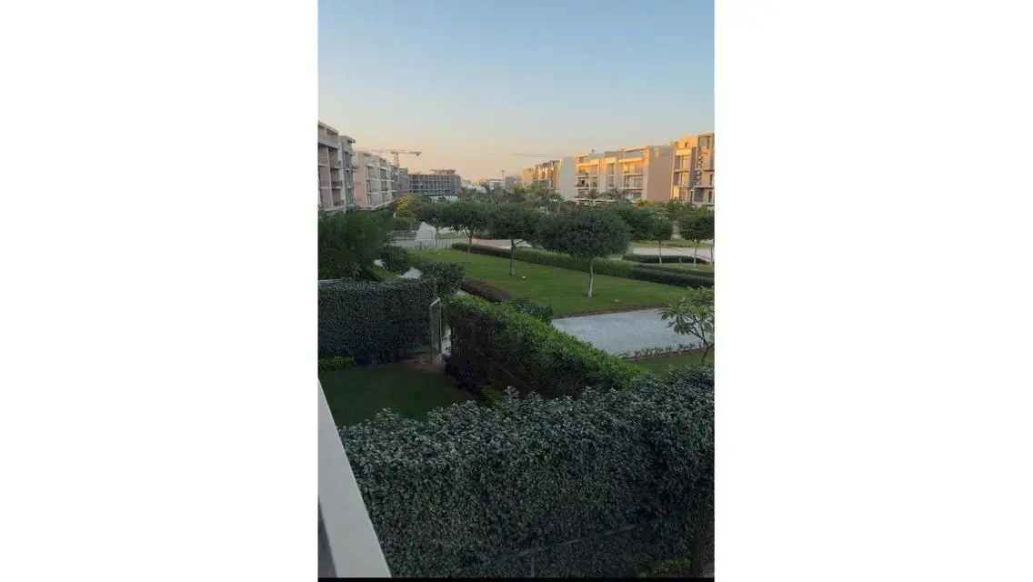 شقه 160م مطبخ وتكيفات علي فيو كمبوند فيفث سكوير
