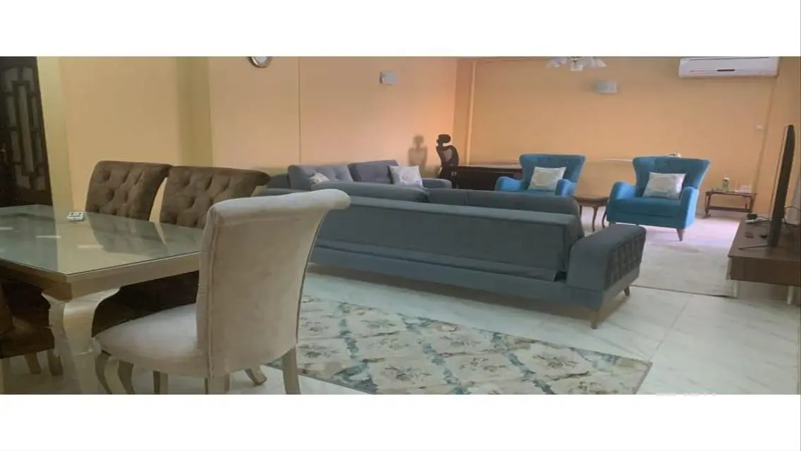 شقه للايجار بالتجمع الخامس امام الجامعه الامريكيه