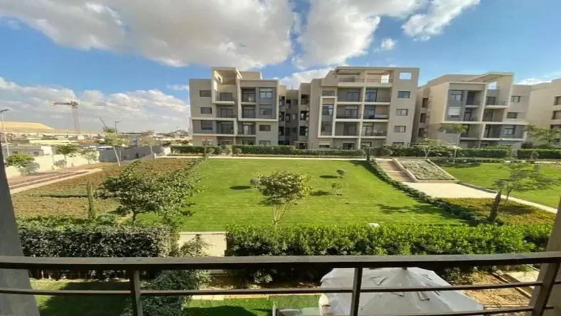 Semi furnished apartment in Fifth Square Compound