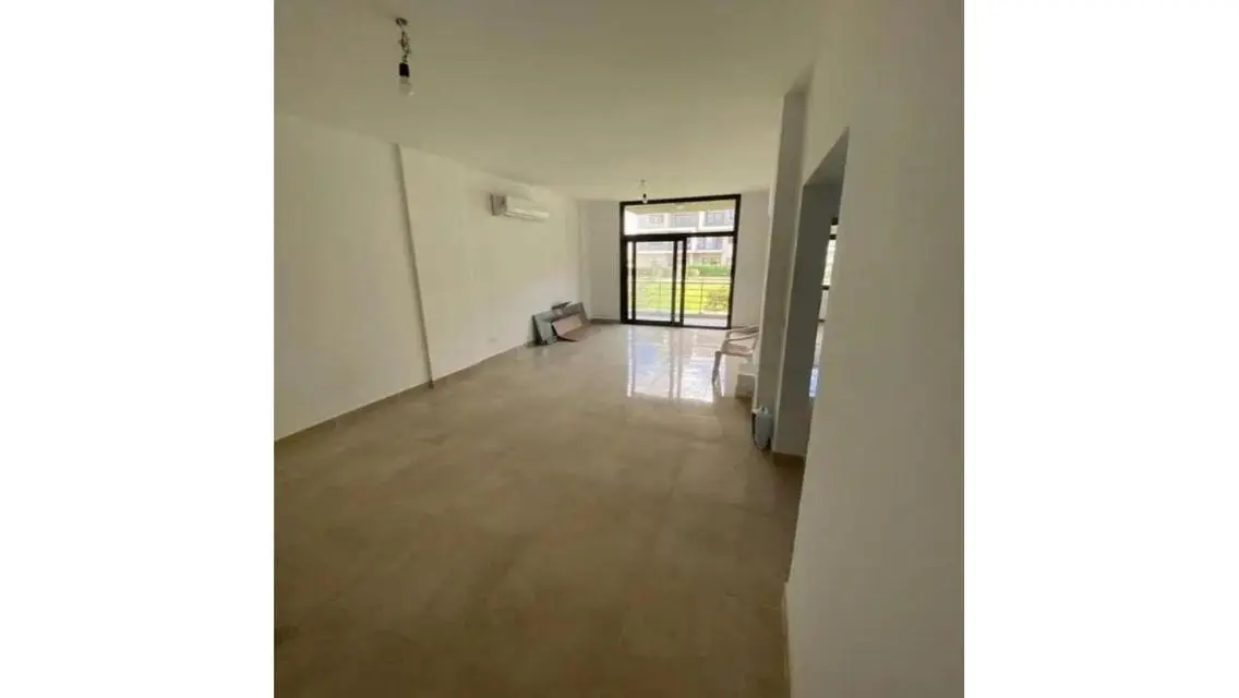 Semi furnished apartment in Fifth Square Compound