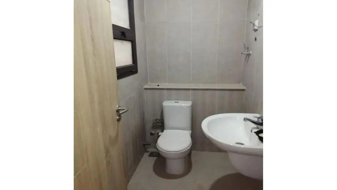 Semi furnished apartment in Fifth Square Compound