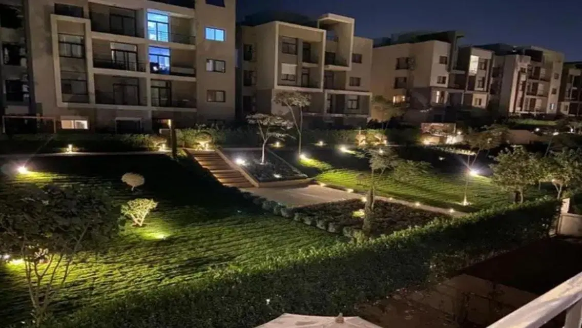 Semi furnished apartment in Fifth Square Compound