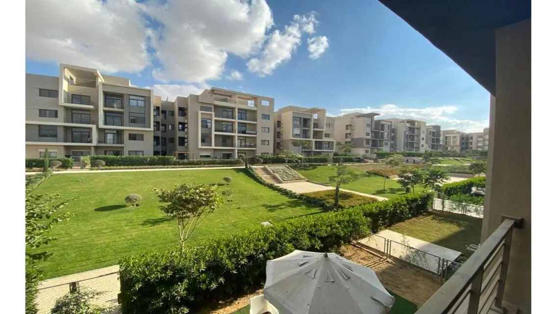 Semi furnished apartment in Fifth Square Compound