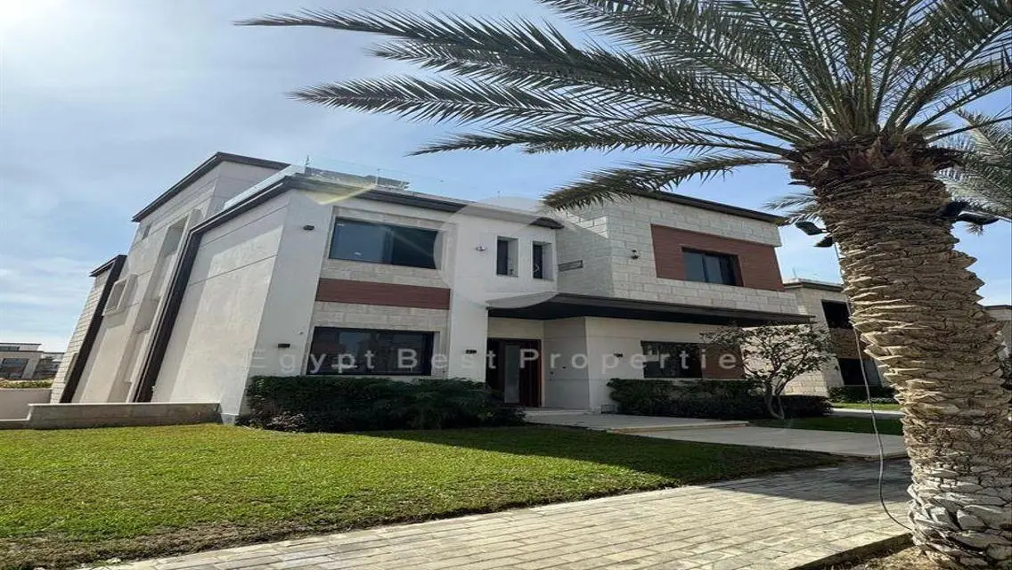 Own Townhouse At New Cairo With 5% Over 10 Years !