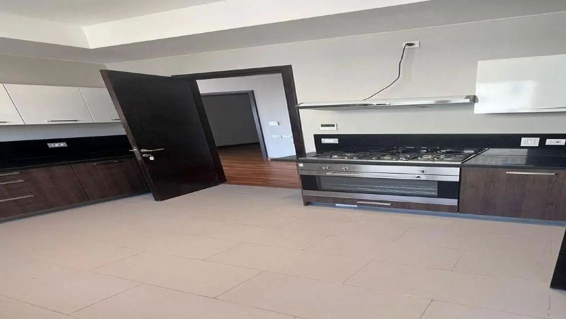 Forty West, 4 rooms , kitchen &amp; ac&#39;s             .