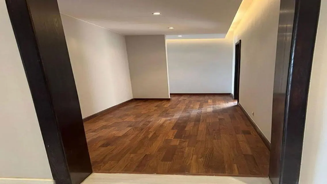 Forty West, 4 rooms , kitchen &amp; ac&#39;s             .