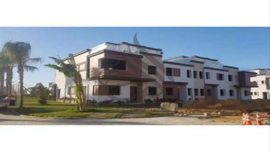Townhouse Corner in Azhar 2 in the Fifth Settlemen
