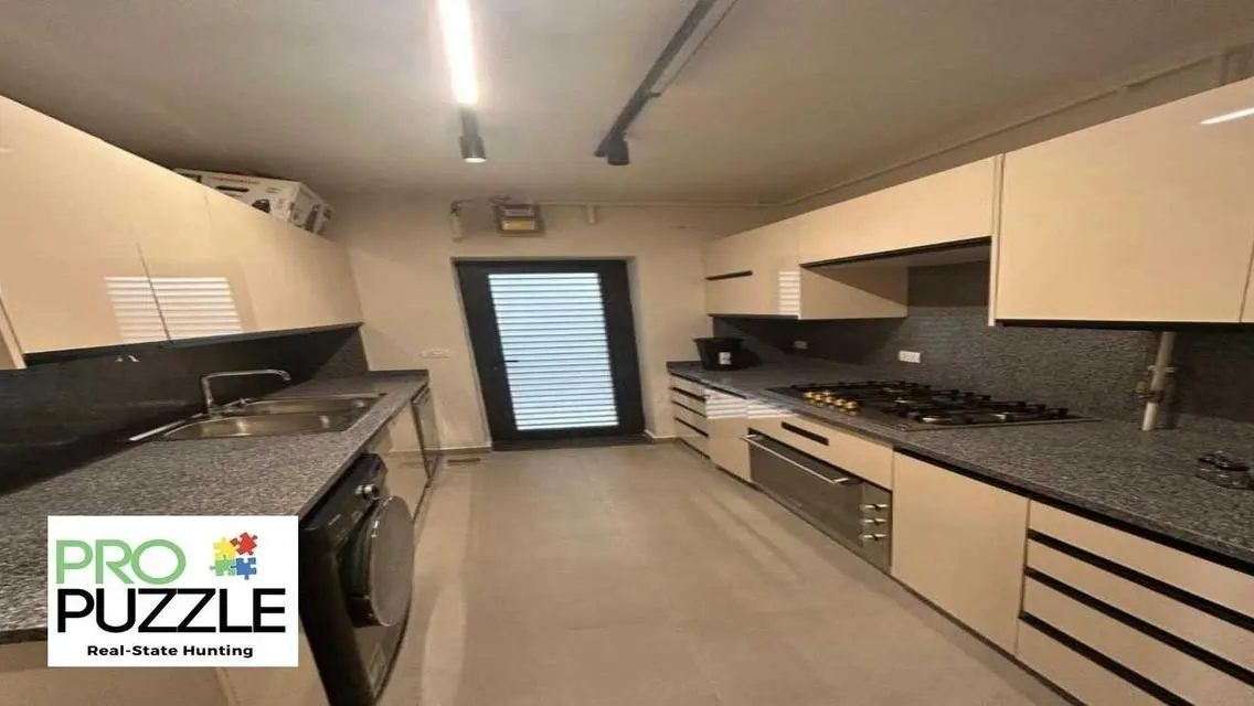 بنتهاوس للإيجار في Lake View Residence