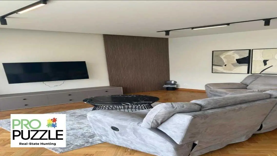 بنتهاوس للإيجار في Lake View Residence