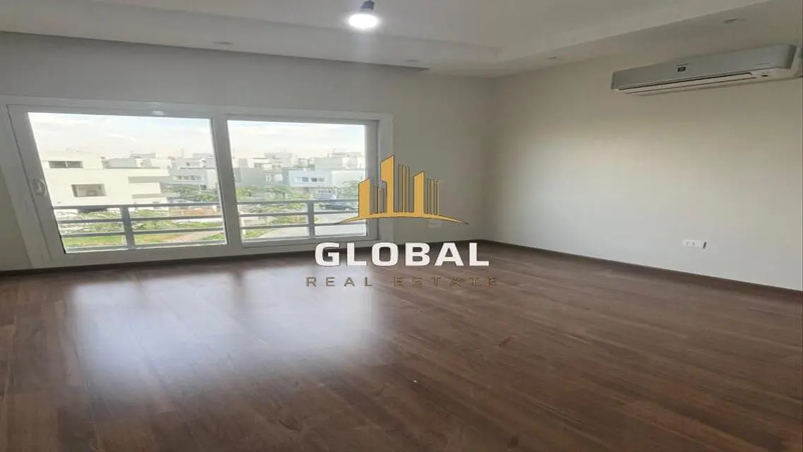 Luxury Apartment in Hyde Park with Central Air Conditioning