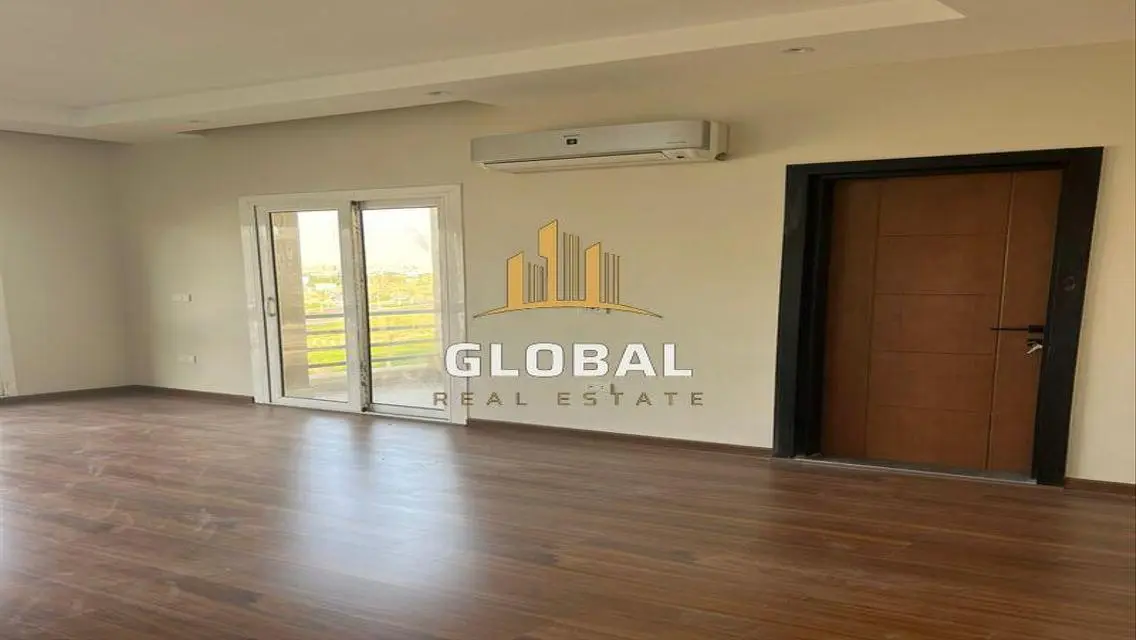 Luxury Apartment in Hyde Park with Central Air Conditioning