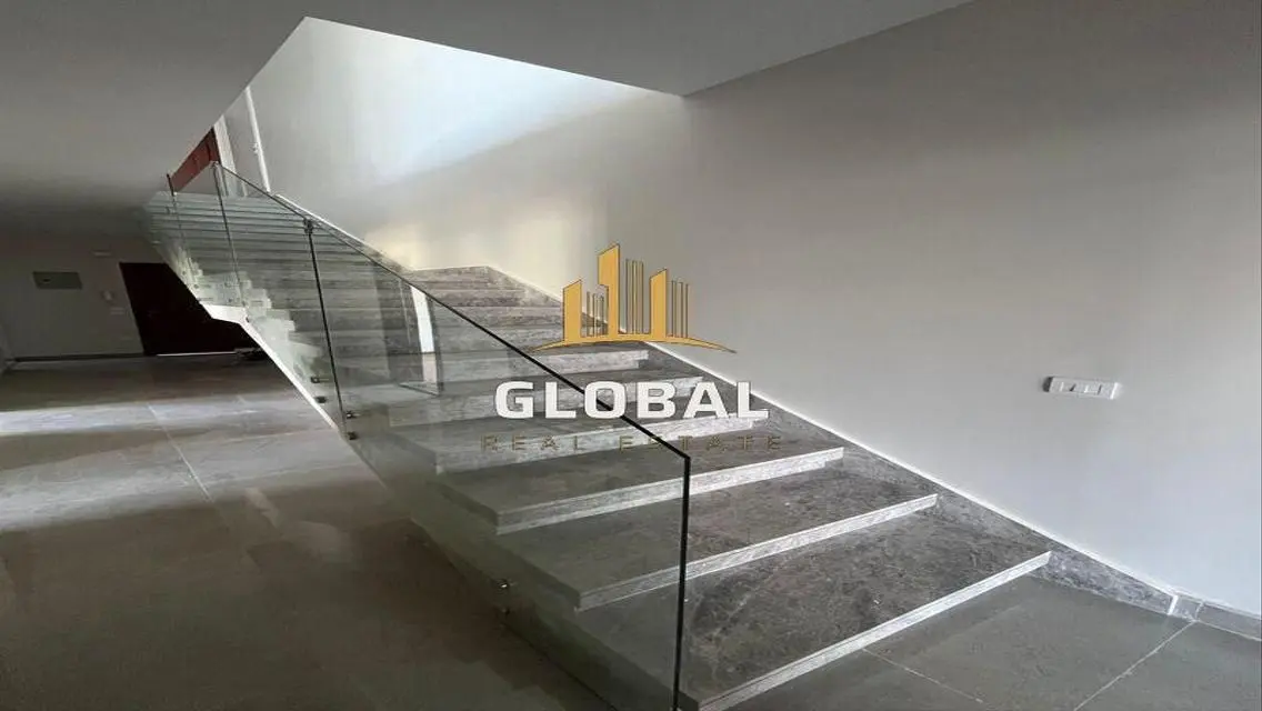 Luxury Apartment in Hyde Park with Central Air Conditioning