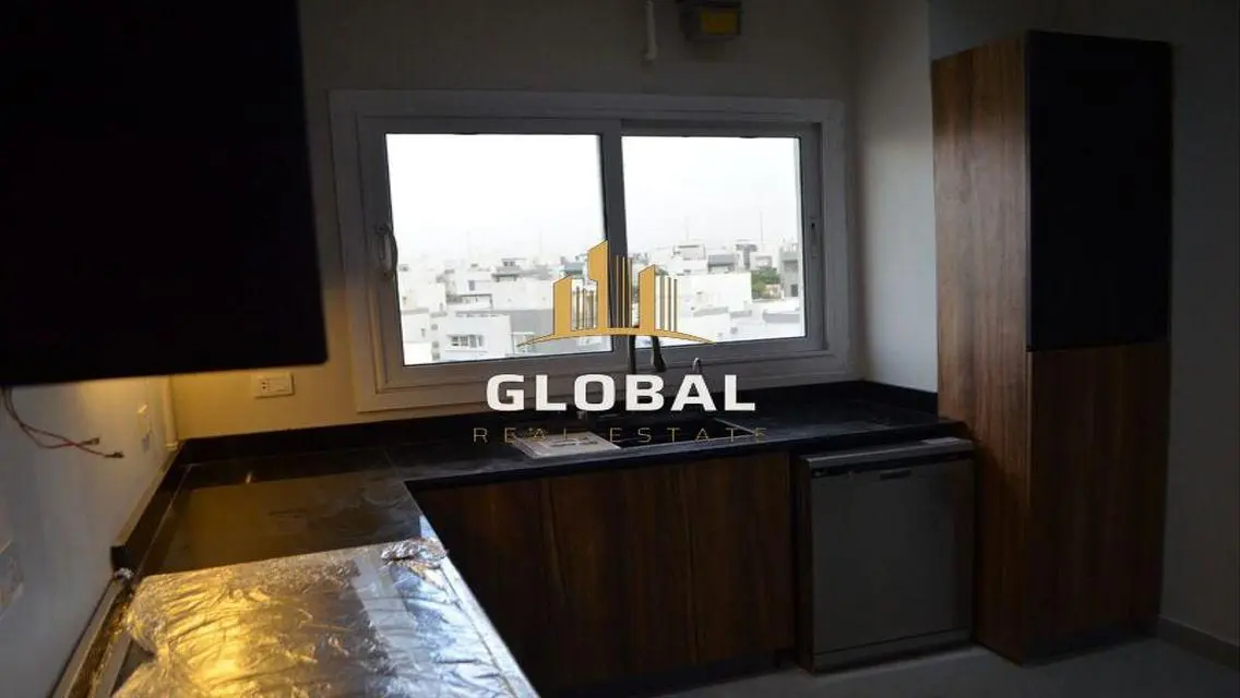 Luxury Apartment in Hyde Park with Central Air Conditioning
