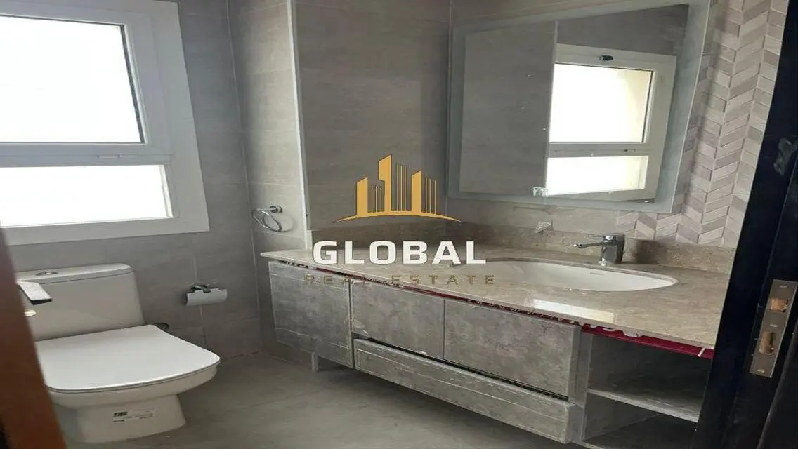 Luxury Apartment in Hyde Park with Central Air Conditioning