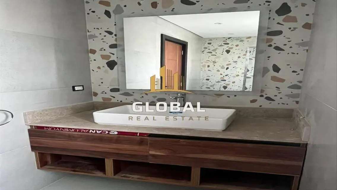 Luxury Apartment in Hyde Park with Central Air Conditioning