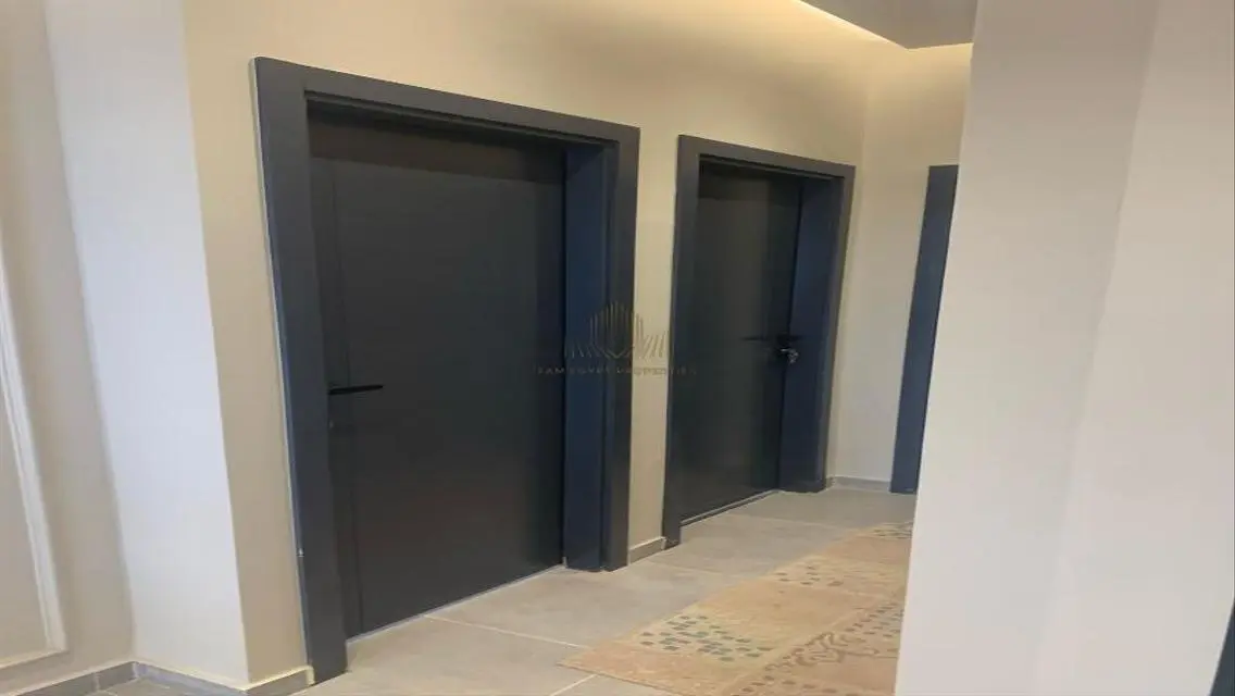 2 Minutes from southern 90th and hyde park