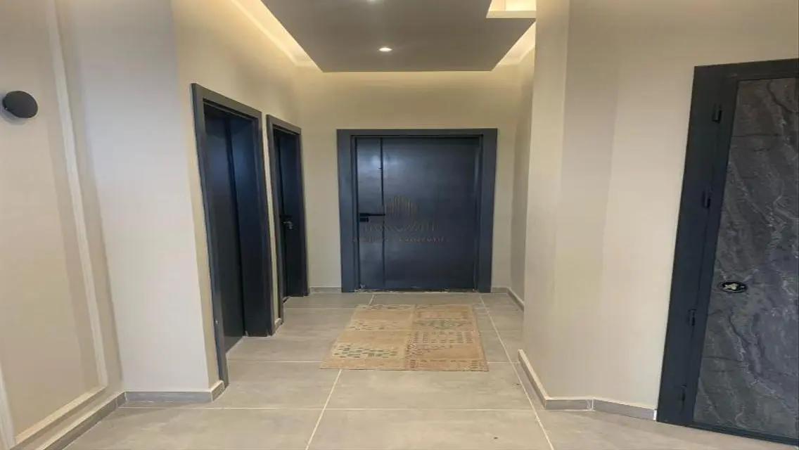 2 Minutes from southern 90th and hyde park
