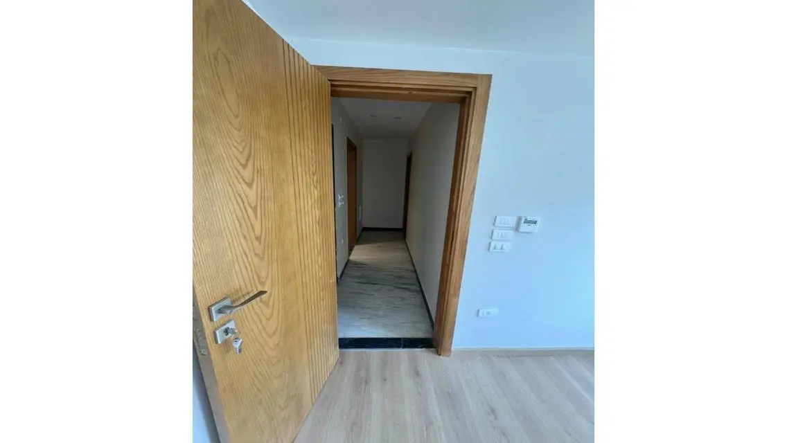 شقه اول سكن مطبخ وتكيفات كمبوند هايد بارك