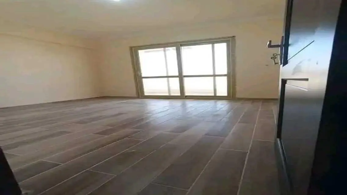 شقه الايجار الفاضى فى كمبوند جنه 2 الشيخ زايد